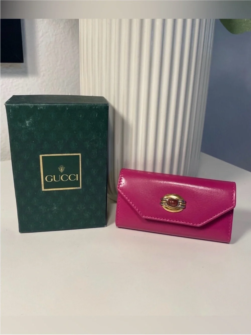 Gucci Fuchsia Leather cabochon Card Case with Gold-Tone Emblem vintage